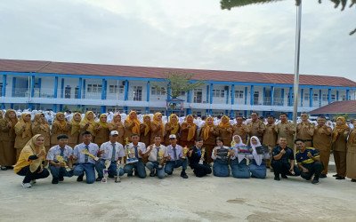 Apel Pagi SMK Negeri 8 Palembang dan Penyerahan Piala Prestasi Siswa