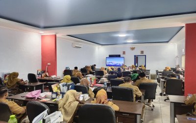 Pengimbasan Media Pembelajaran IFP (Interactive Flat Panel) di SMK Negeri 8 Palembang